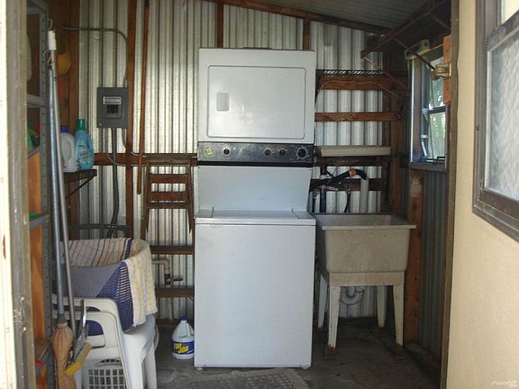 4th image of 47 Pleasant Cir