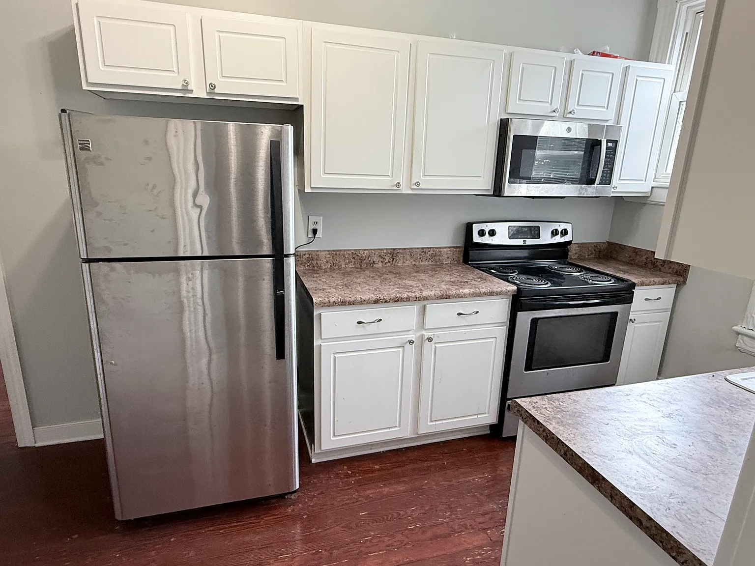 2 bed, 850 sqft, $1,600 — Photo 2