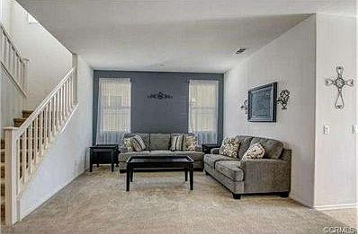 Gar fireplace in living room
