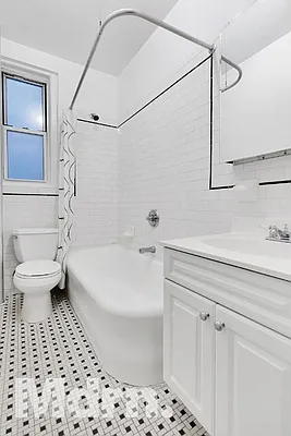 Rented by Mdrn Residential | media 19