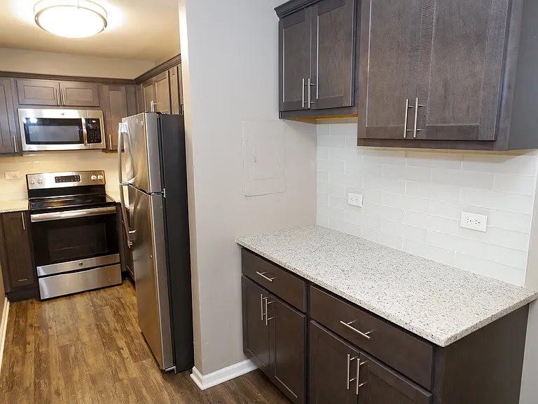 Lisle Station Apartments — Photo 16