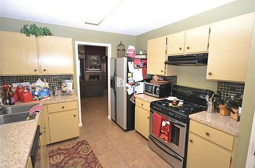 2nd image of 615 Live Oak Dr