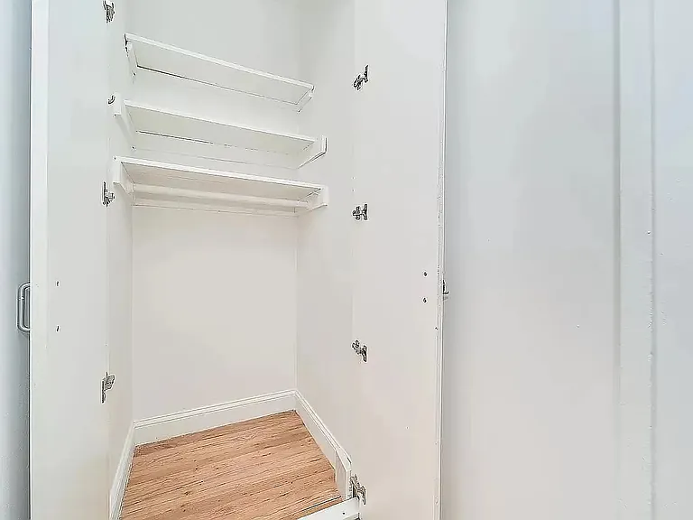 219 E 25th St #3A — Photo 5