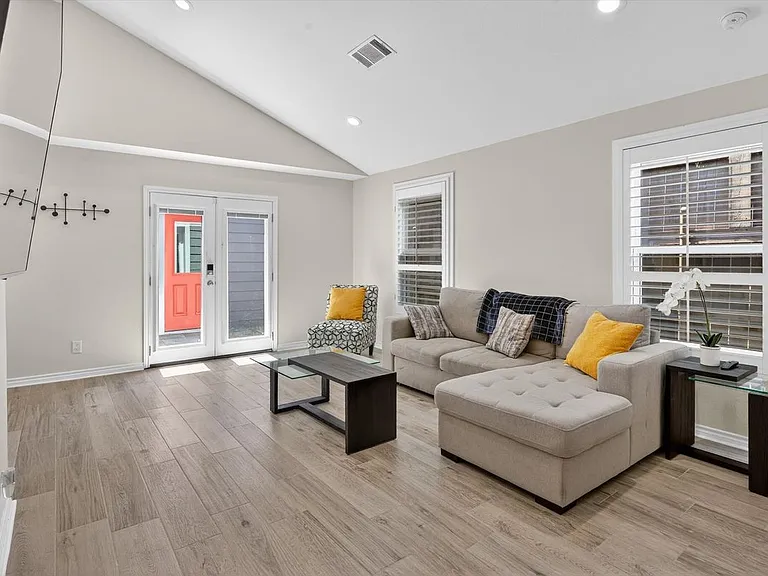 4315 Cabell Dr — Photo 17