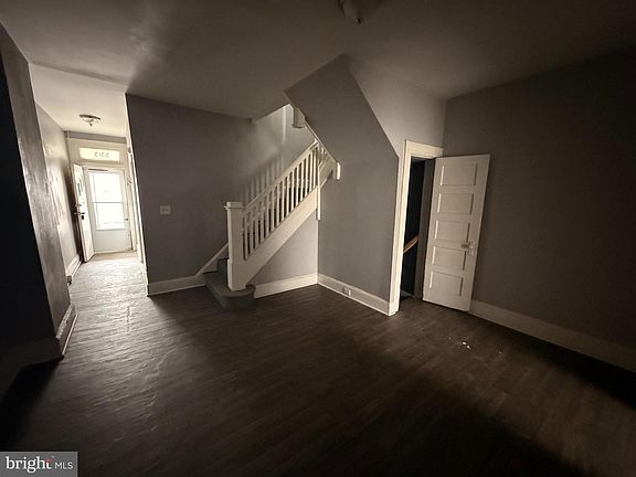 5th image of 5313 Hamlin Ave