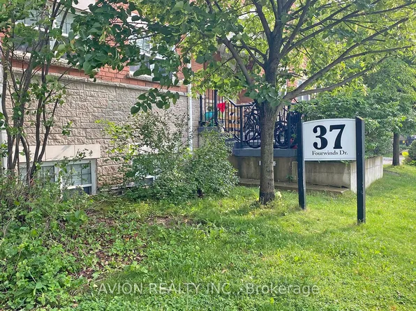 37 Four Winds Dr Unit 111, Toronto, ON M3J 1K7