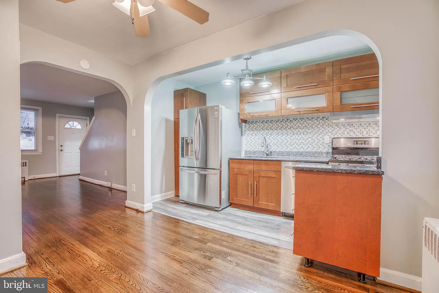 2 bed, 1050 sqft, $1,550 — Photo 1