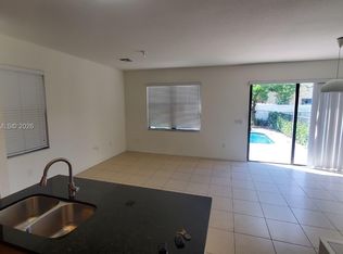 652 NE 191st Ter, Miami, FL 33179