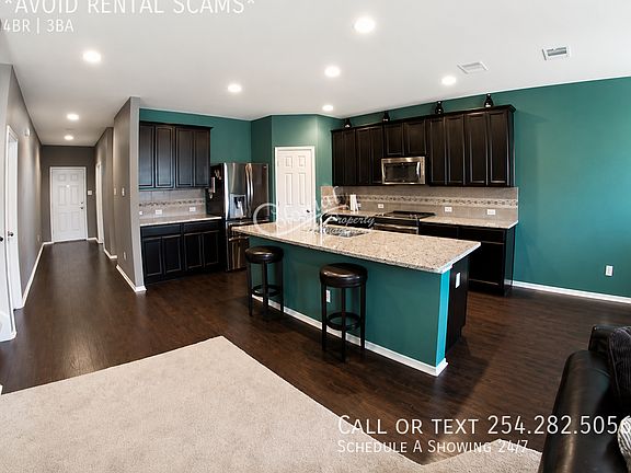 4th image of 402 E Vega Ln