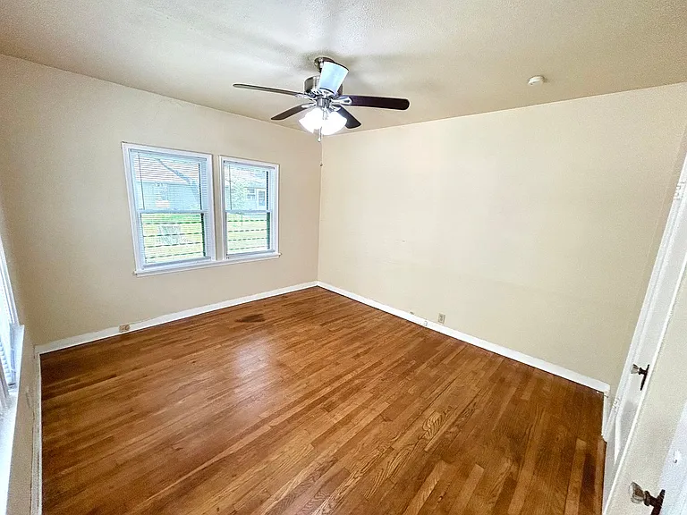 218 E Rosewood Ave — Photo 16