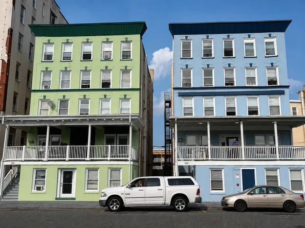 133-135 Saint James Pl