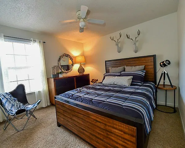 Waters Edge Apartments — Photo 1