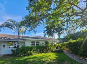 2110 NE 41st St, Lighthouse Point, FL