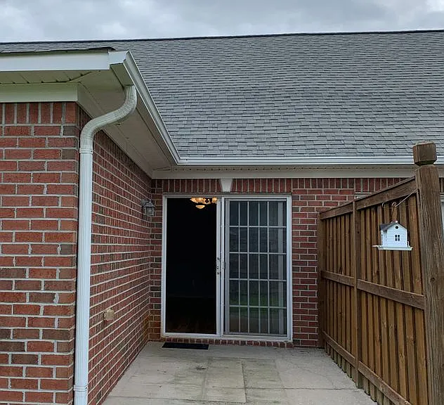 1032 Bridgeport Way — Photo 12