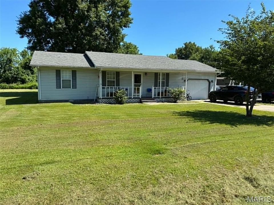 1st image of 1000 Susan St