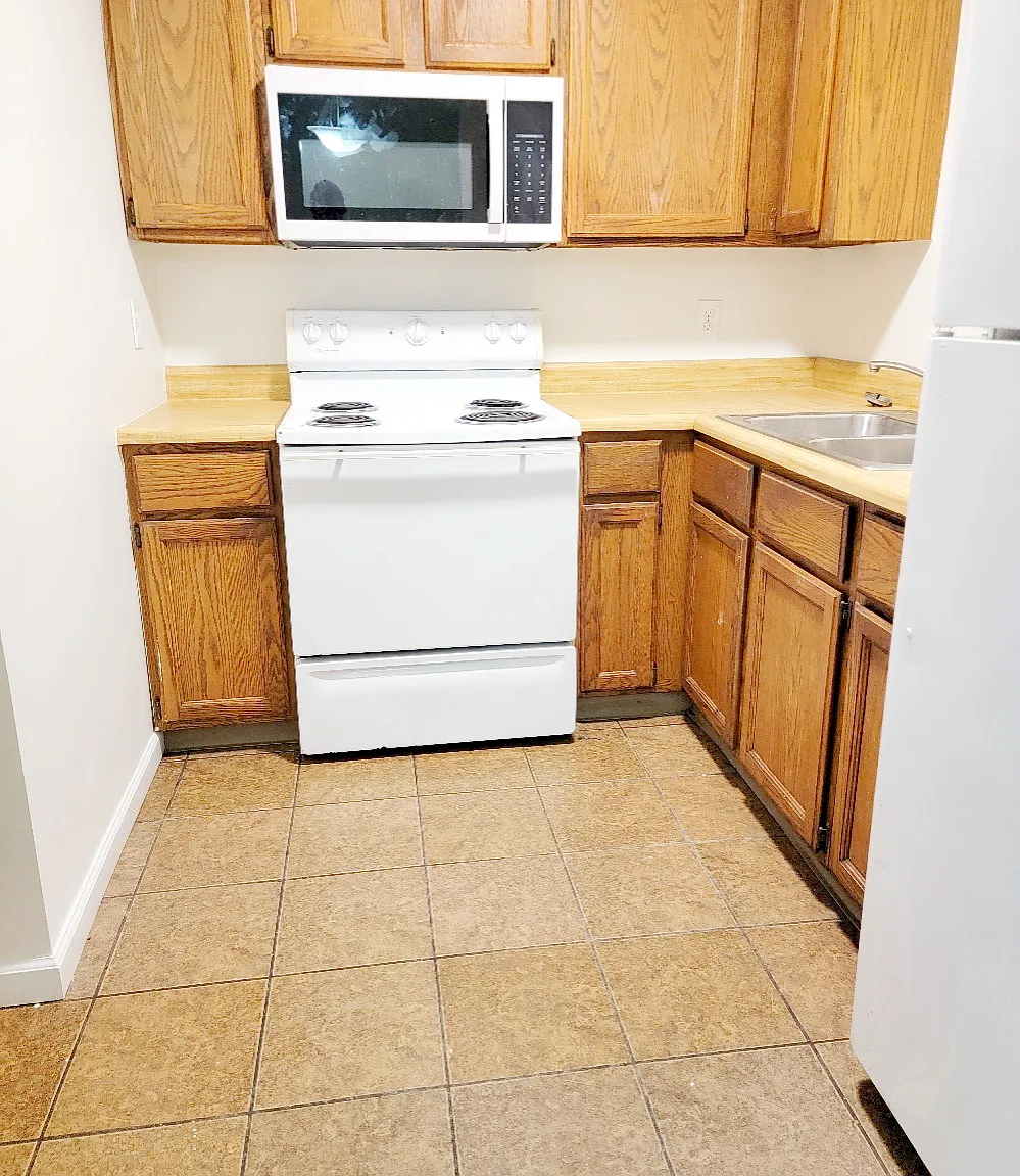 2 bed, 870 sqft, $975 — Photo 3