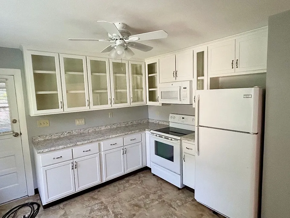 6 Silver Dr