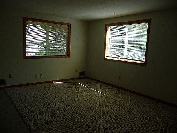 5th image of 463 Nebraska Ave E