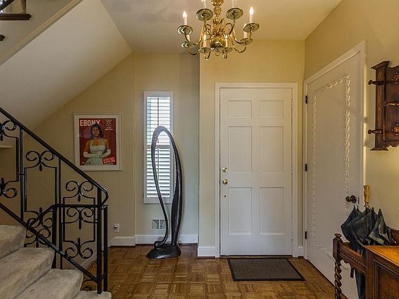 3842 Washington Sq-06