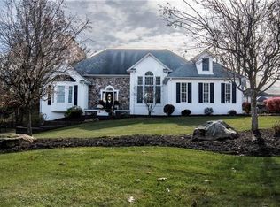 3812 Amhurst Dr, Hermitage, PA 16148