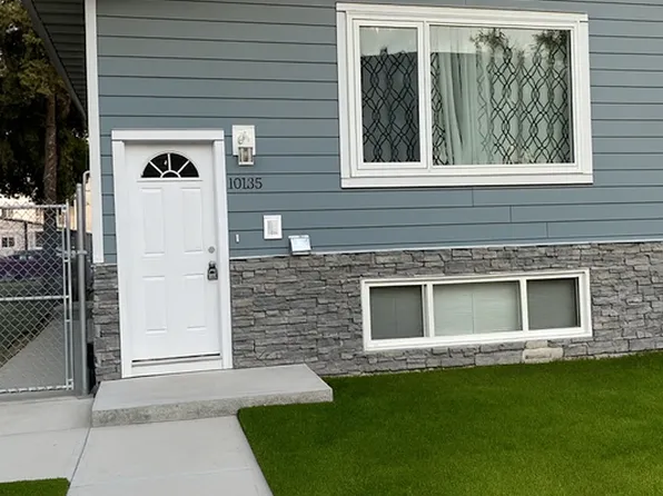 10135 161st St NW, Edmonton, AB T5P 3H9