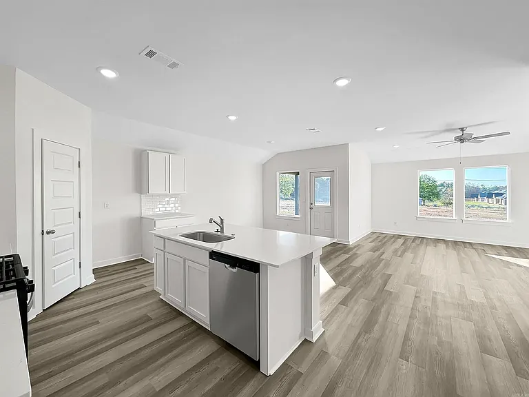 6312 Warwick Dr — Photo 5