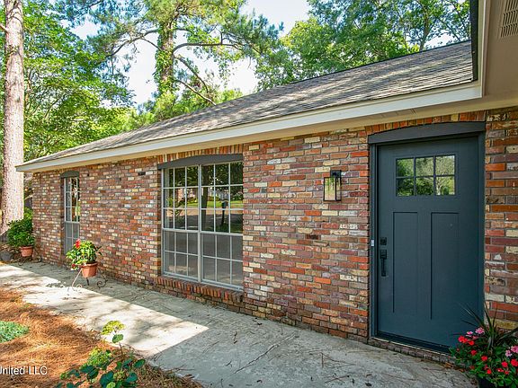 3rd image of 217 Lynnwood Cir