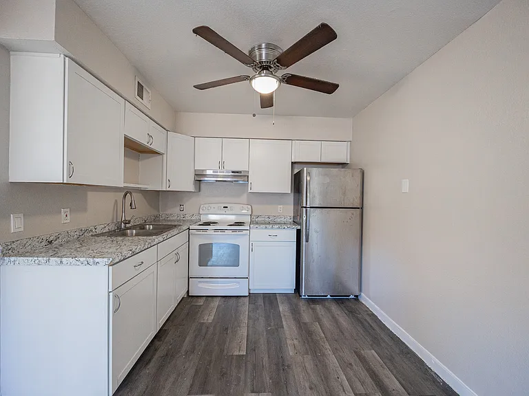 1703 W Mountain View Rd — Photo 32