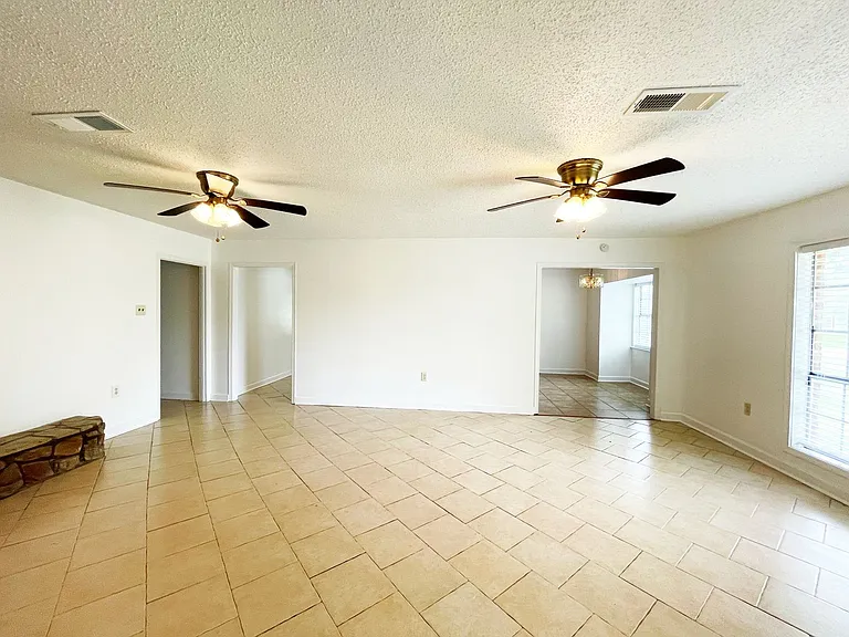 16405 Patton Ave — Photo 11