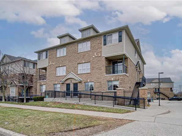 12 Holborn Dr #8A, Kitchener, ON N2A 0A4