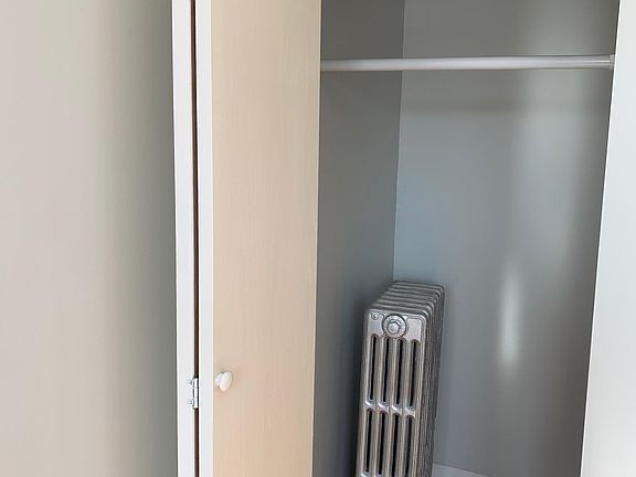 4th image of 1619 W Lunt Ave #192B