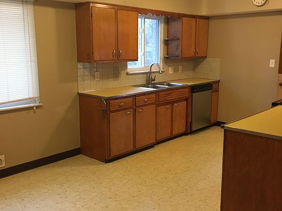 4th image of 3159 Twin Circle Dr