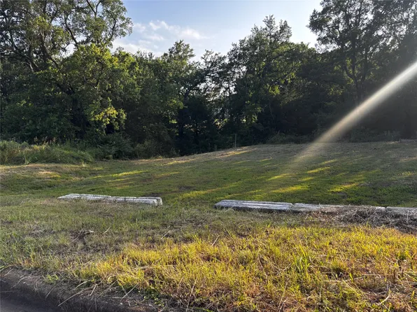 13 Geraldine Ln, Denison, TX 75020