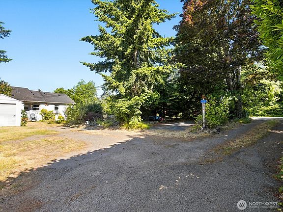 2nd image of 2715 50th Avenue SW