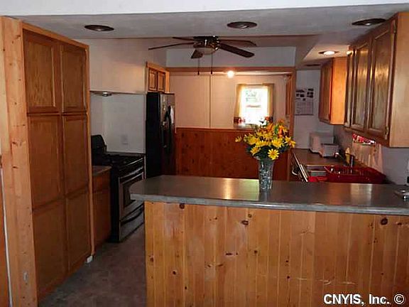 4th image of 112 Herbst Ave