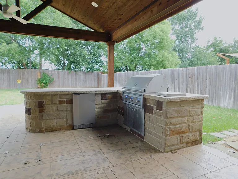 2401 Windhaven Dr — Photo 36