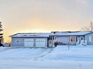 809 1st Ave NE, Kenmare, ND 58746