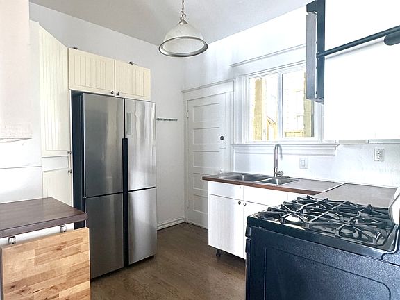 2nd image of 1760 Larkin St #1