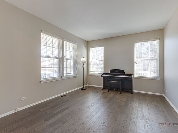 5th image of 219 Lasalle St