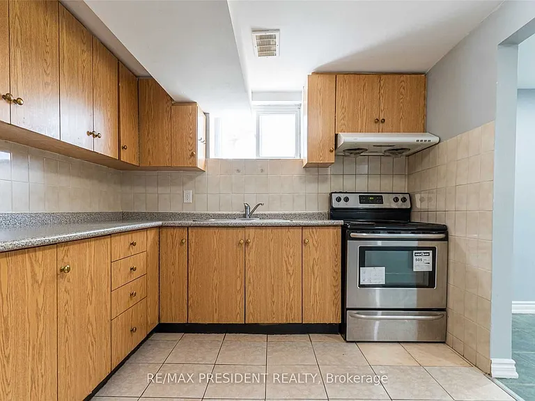 17 Manitou Cres #BASEMENT — Photo 13