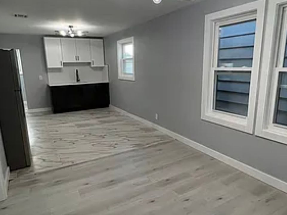 1st image of 187 Parker St APT 2