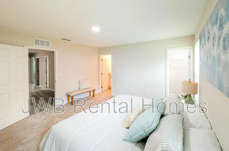 1128 Comanche St — Photo 10