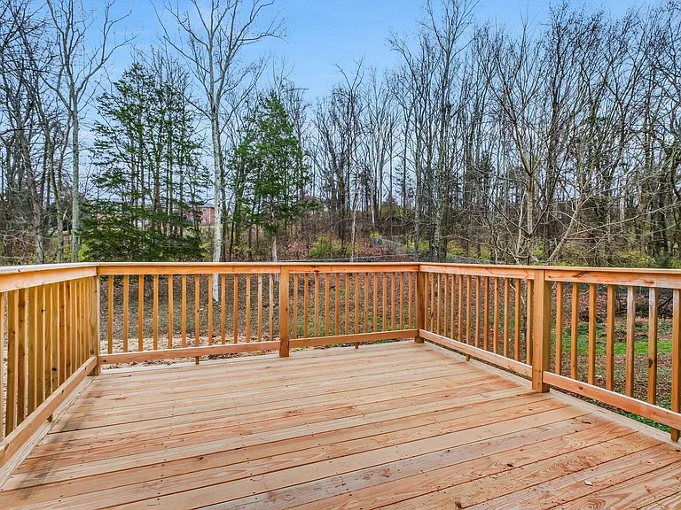 115 Pascal Dr — Photo 29
