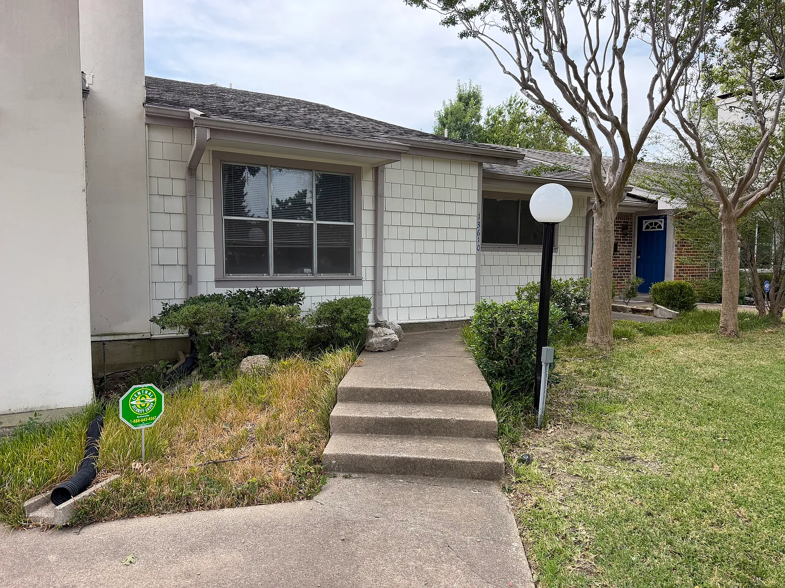 3 bed, 1332 sqft, $2,400 — Photo 2
