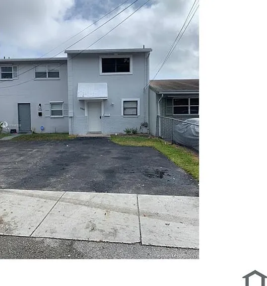 958 NW 24th Ave — Photo 1