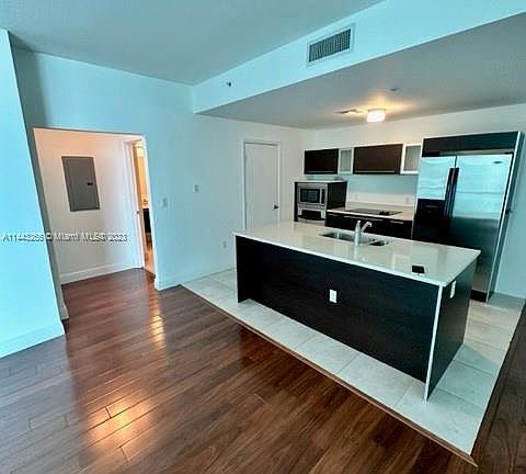 3rd image of 1900 N Bayshore Dr APT 2517