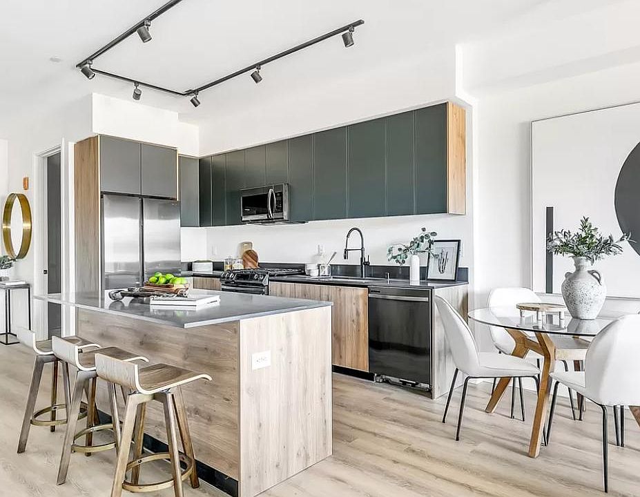 1st image of 14755 Burbank Blvd #306