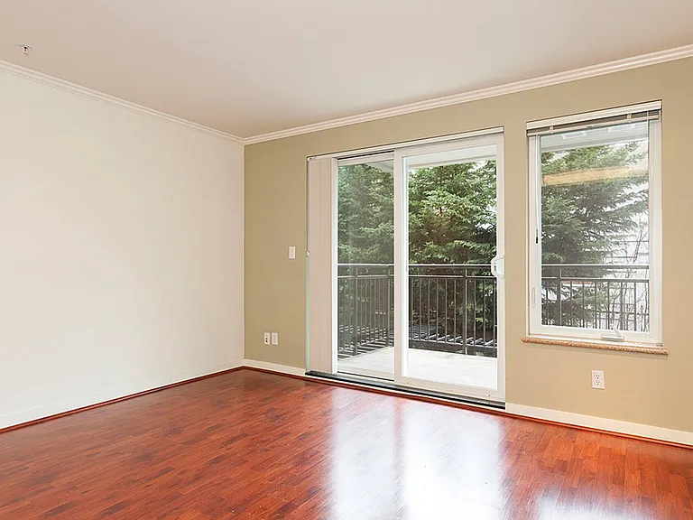 Howard Park Apartments — Photo 10