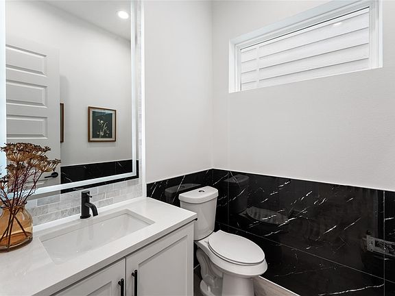 5th image of 820 E 24th St