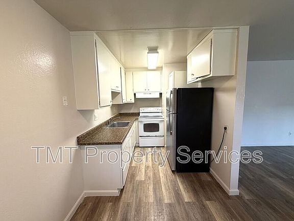3rd image of 1728 Richmond St APT 8